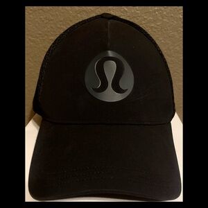 Lululemon baller hat black w/mesh